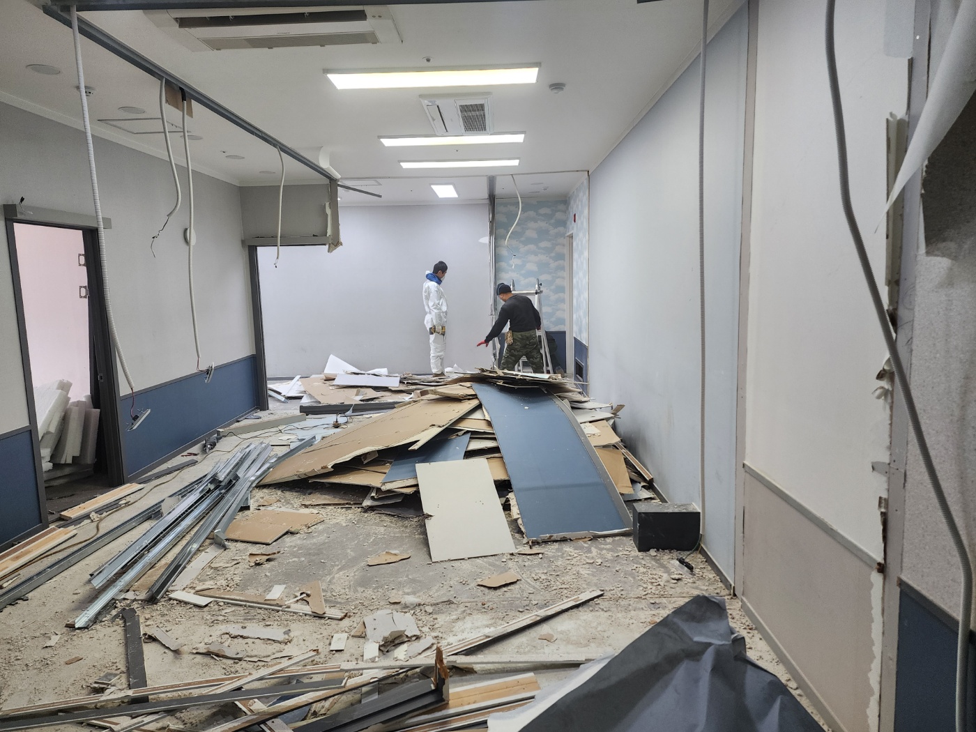 매장·사무실 철거 현장